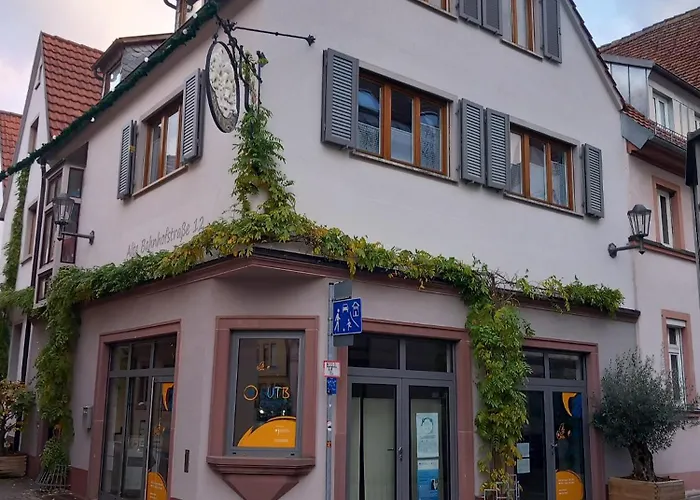 Alte Bahnhofstrasse 12